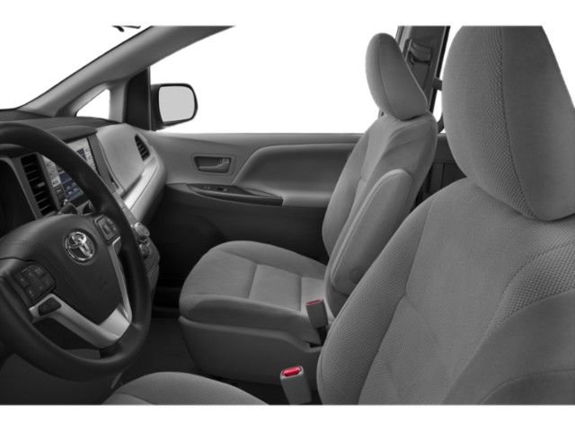 Used 2018 Toyota Sienna SE Premium w/ Carpet Mat Package FWD image 6