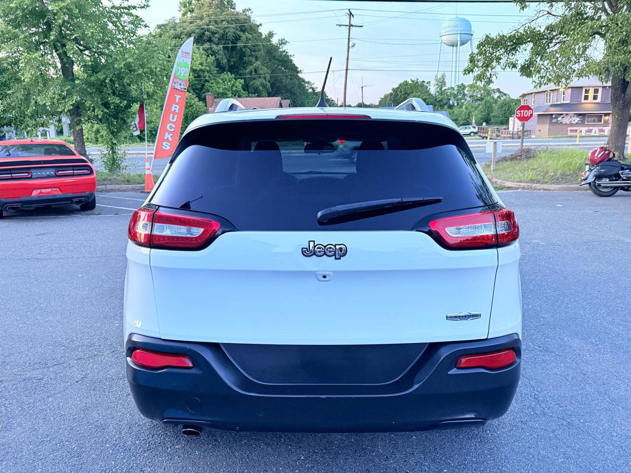 Used 2016 Jeep Cherokee Latitude w/ Cold Weather Group FWD image 6