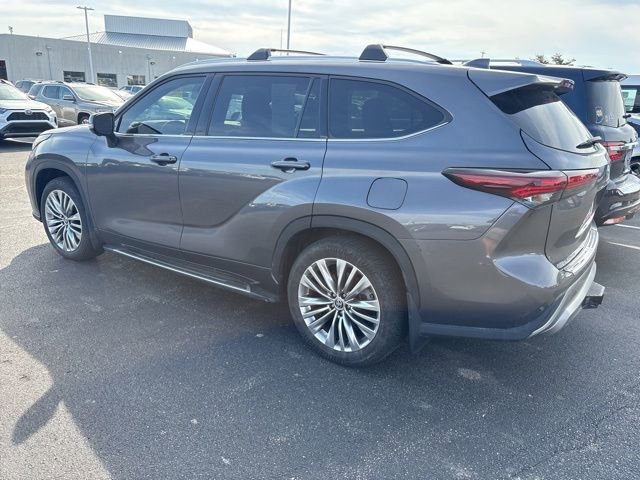 Used 2024 Toyota Highlander Platinum AWD/4WD image 4