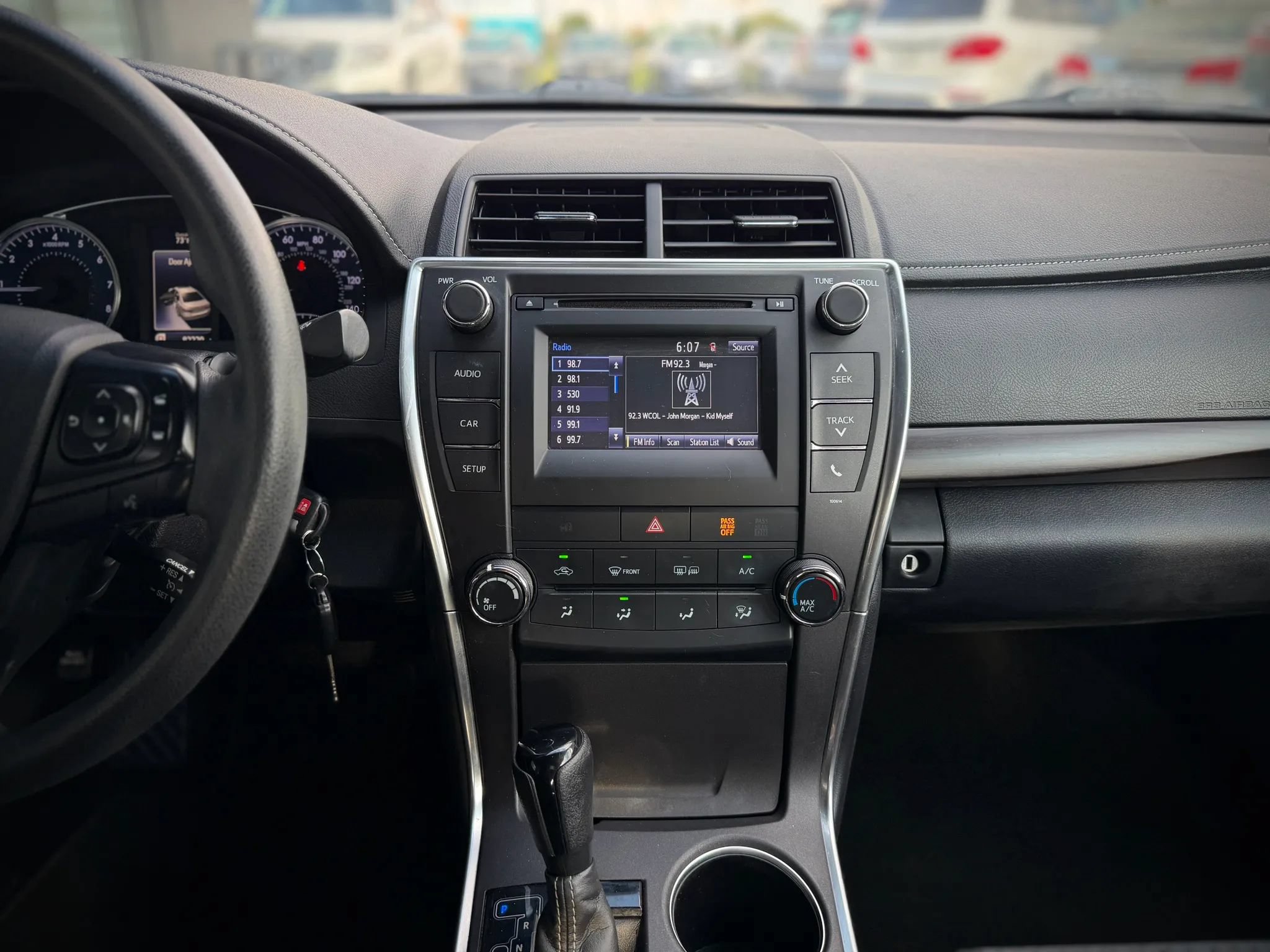 Used 2017 Toyota Camry LE FWD image 10