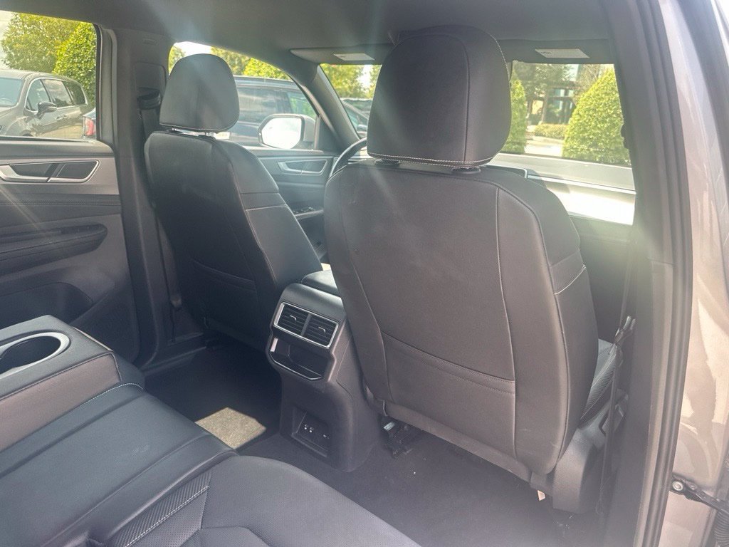 Used 2025 Volkswagen Atlas Cross Sport SE FWD image 30