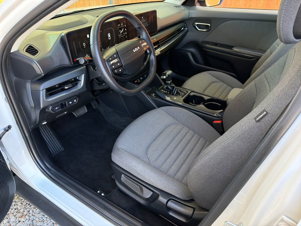 Used 2025 Kia K4 EX FWD image 2