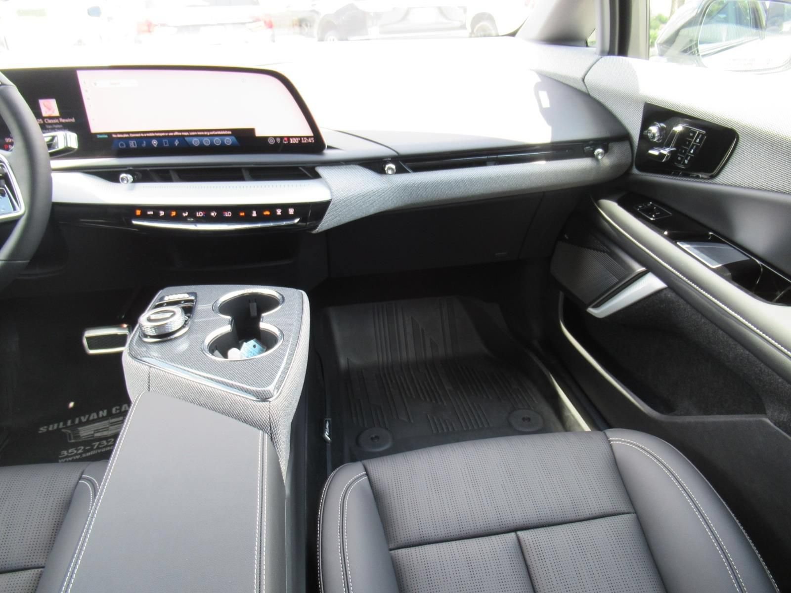 Certified 2025 Cadillac Optiq Sport 2 w/ LPO, Floor Liner Package AWD/4WD image 16