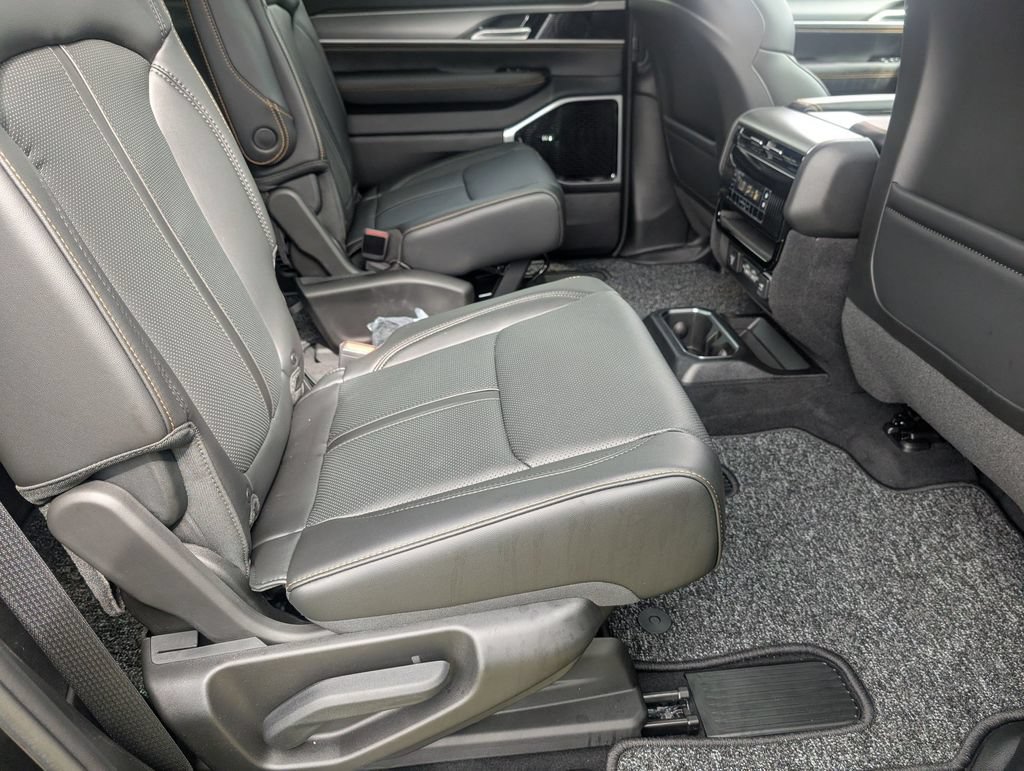 New 2026 Jeep Grand Wagoneer L 4WD image 30
