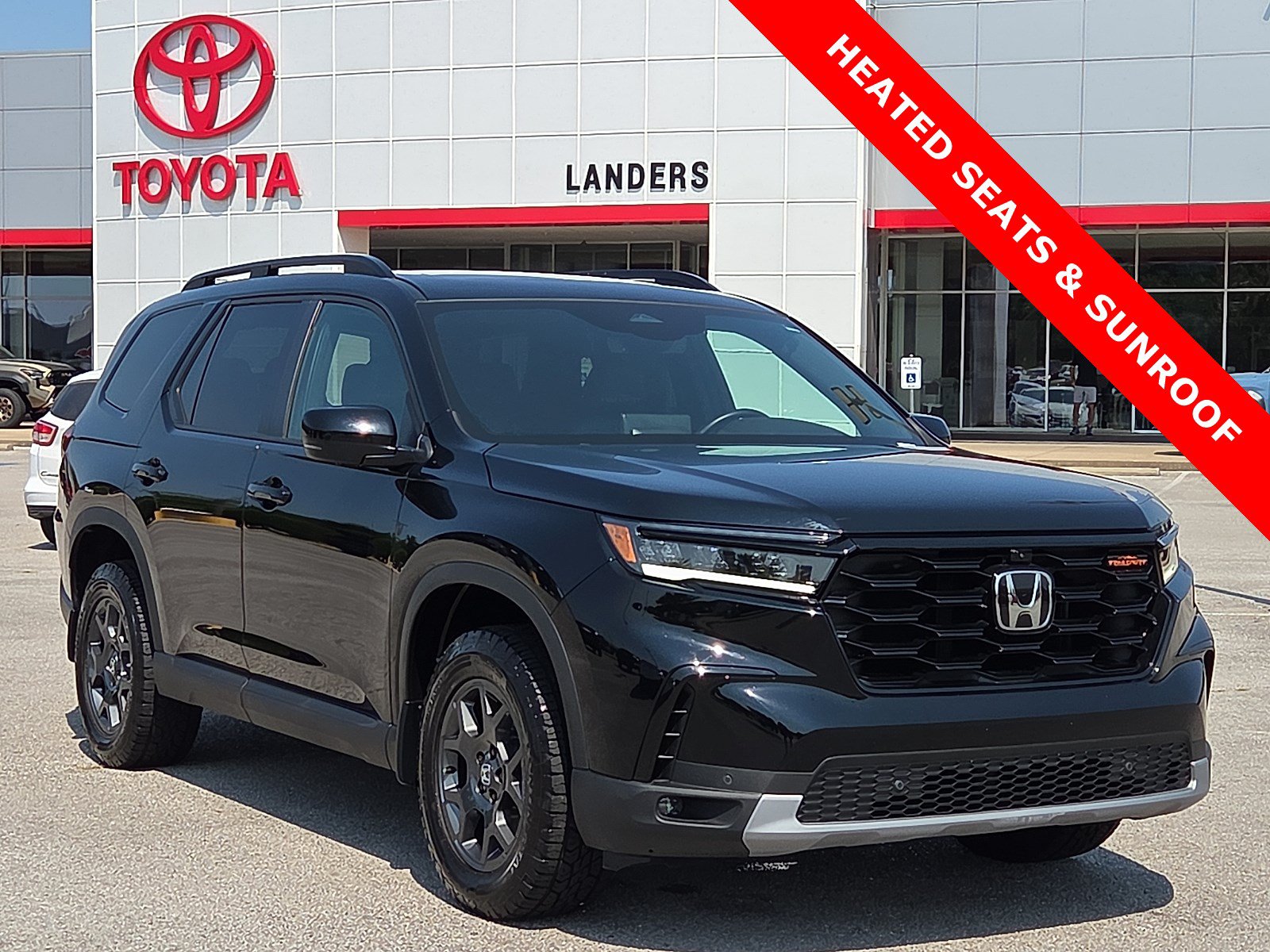 Used 2025 Honda Pilot TrailSport image 1
