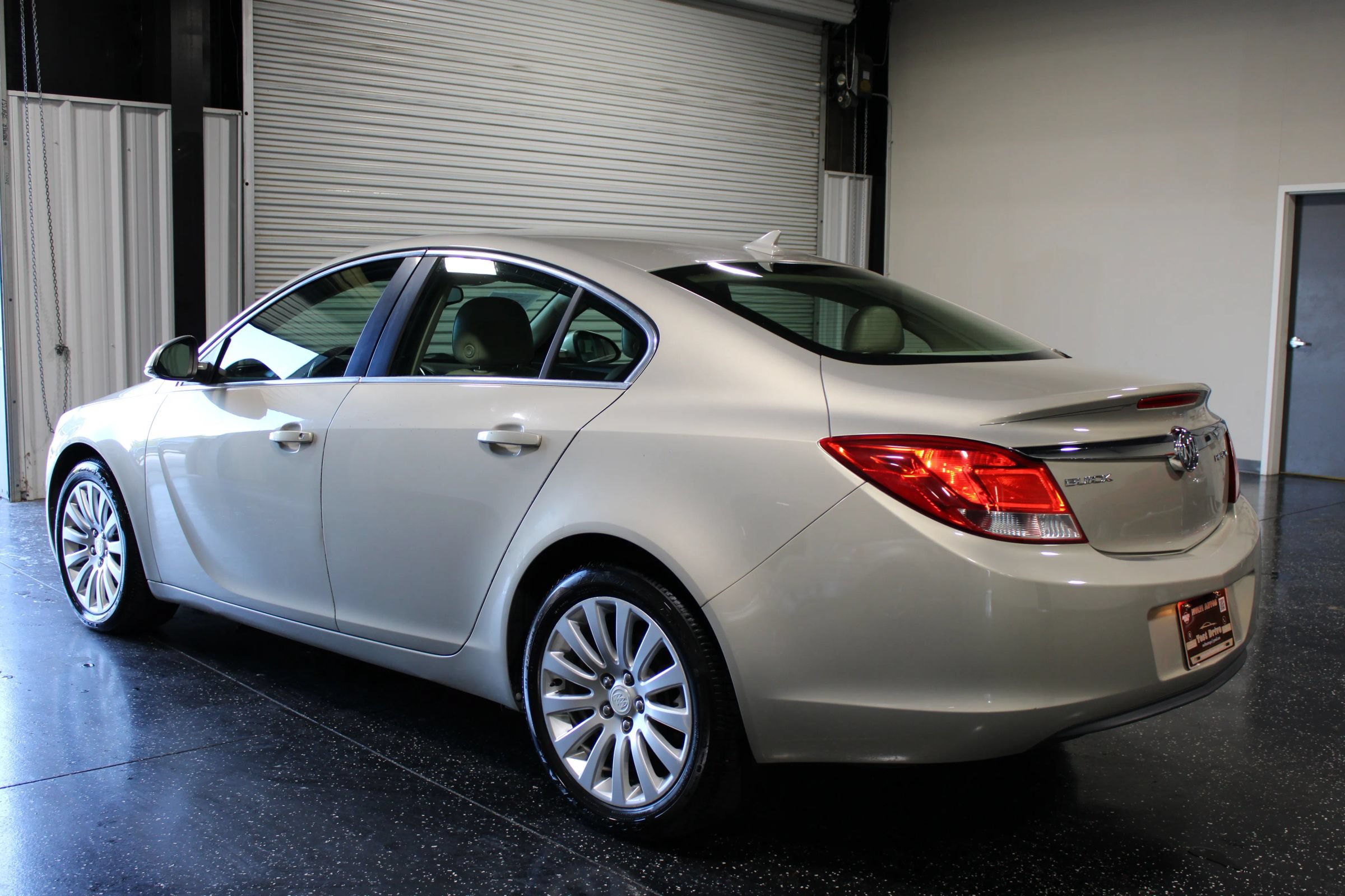 Used 2012 Buick Regal Leather FWD image 5