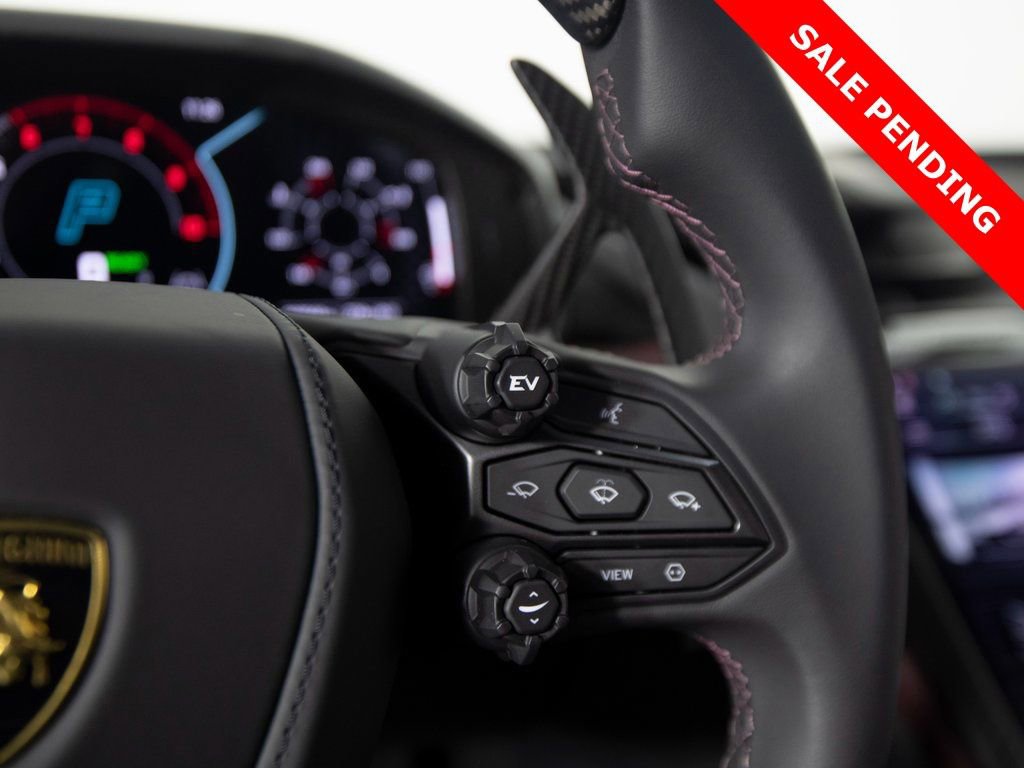 Used 2025 Lamborghini Revuelto image 21