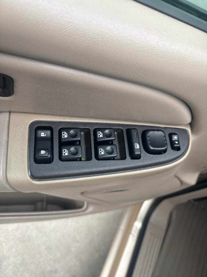 Used 2006 Chevrolet Silverado 1500 LT w/ Onstar Plus Package image 12