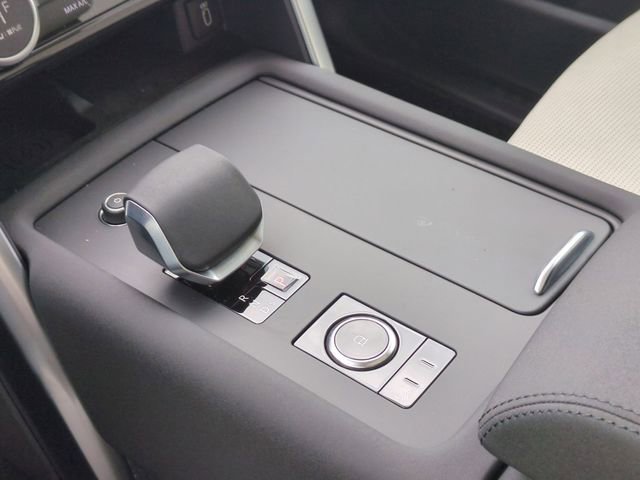 New 2026 Land Rover Discovery S image 9