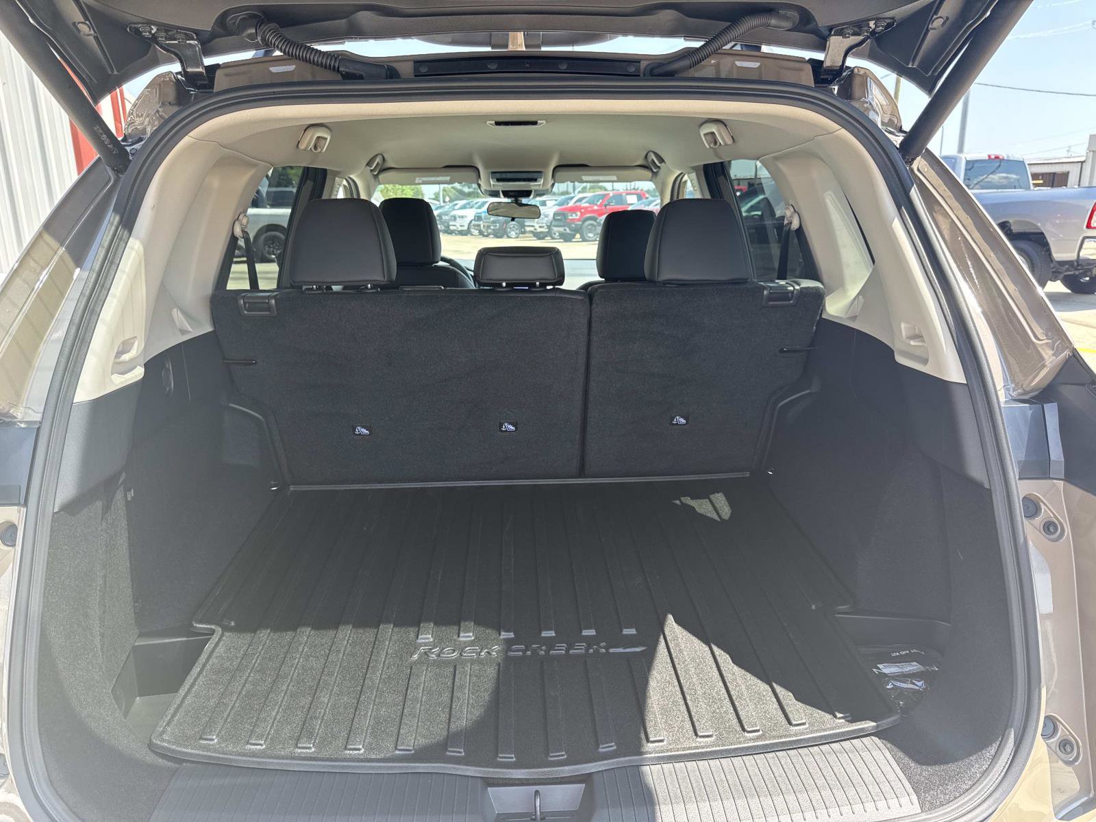 Used 2025 Nissan Rogue SV AWD/4WD image 8
