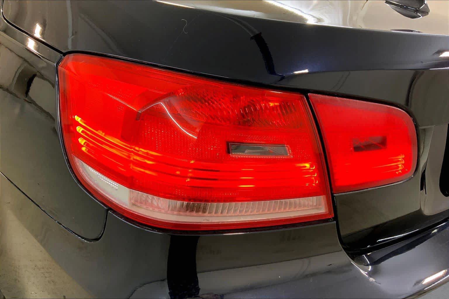 Used 2010 BMW M3 Convertible RWD image 28