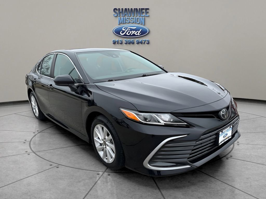 Used 2022 Toyota Camry LE image 3