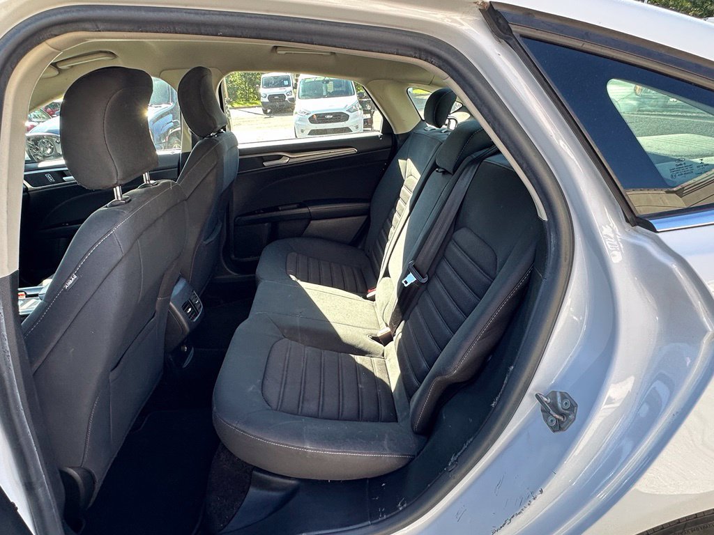 Used 2017 Ford Fusion SE w/ Fusion SE Technology Package FWD image 19