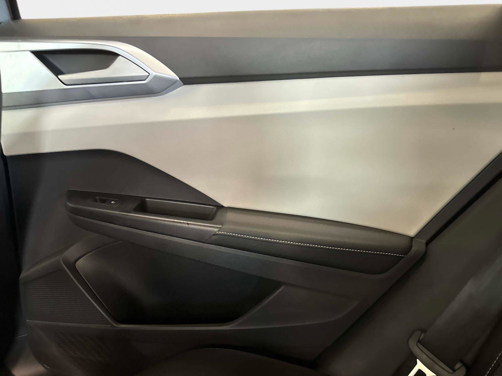 New 2026 Volkswagen Taos SE image 15