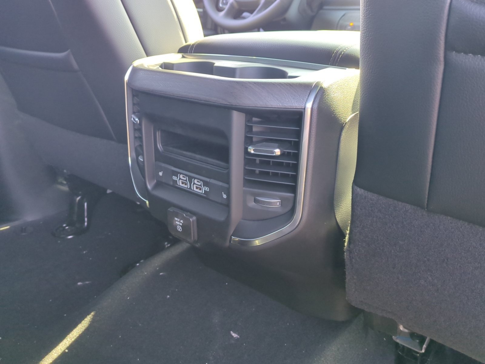 New 2026 RAM 2500 Laramie AWD/4WD image 32