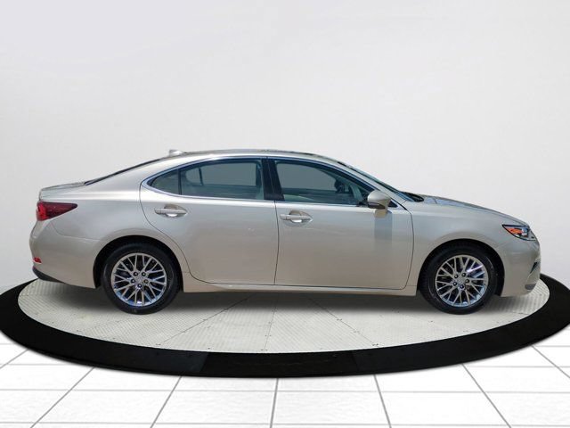 Used 2018 Lexus ES 350 w/ Luxury Package w/Wood Trim FWD image 2