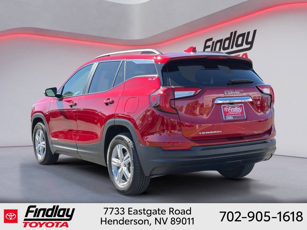 Used 2024 GMC Terrain SLE w/ Driver Convenience Package FWD image 2