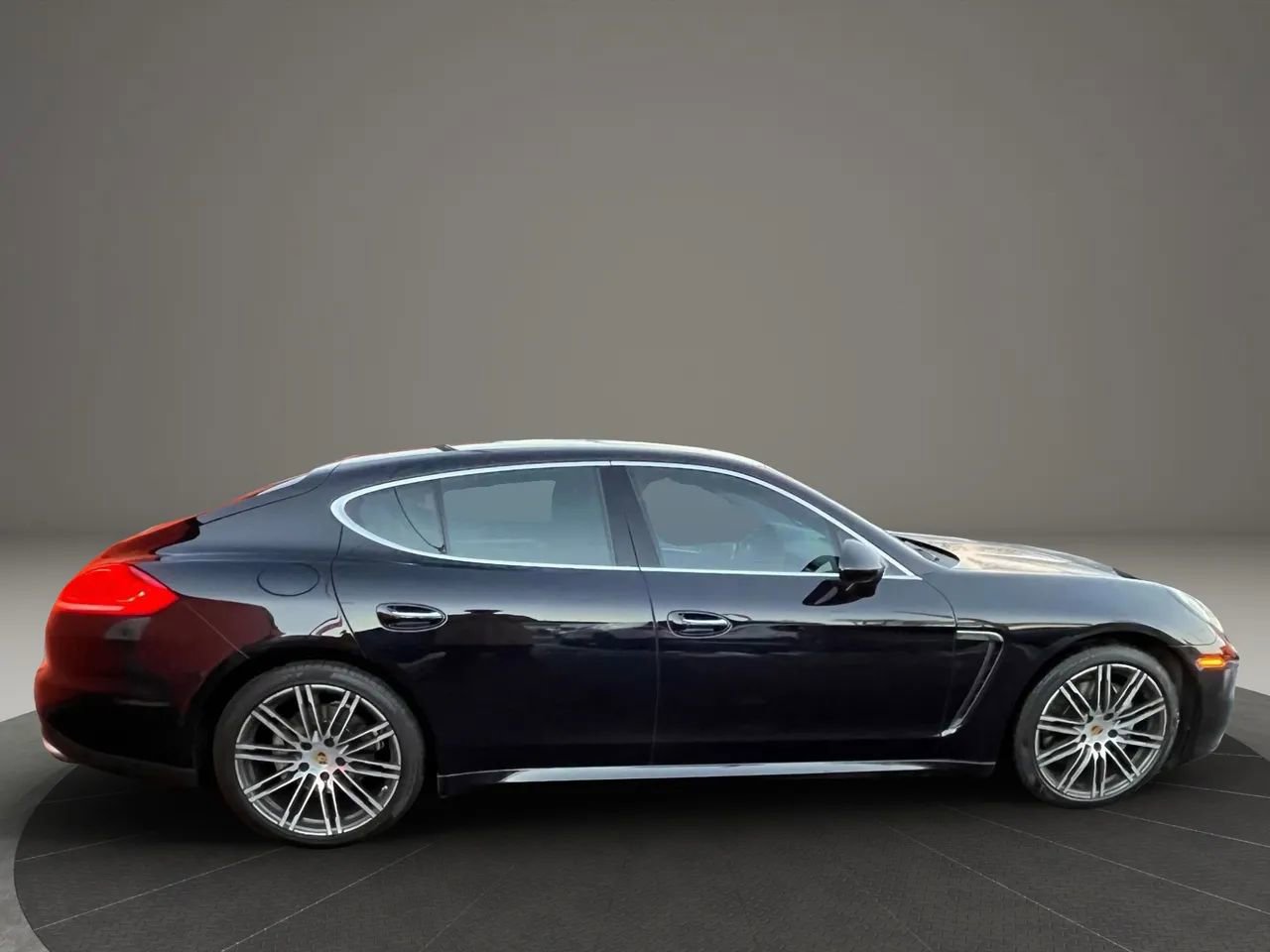 Used 2016 Porsche Panamera 4S image 7