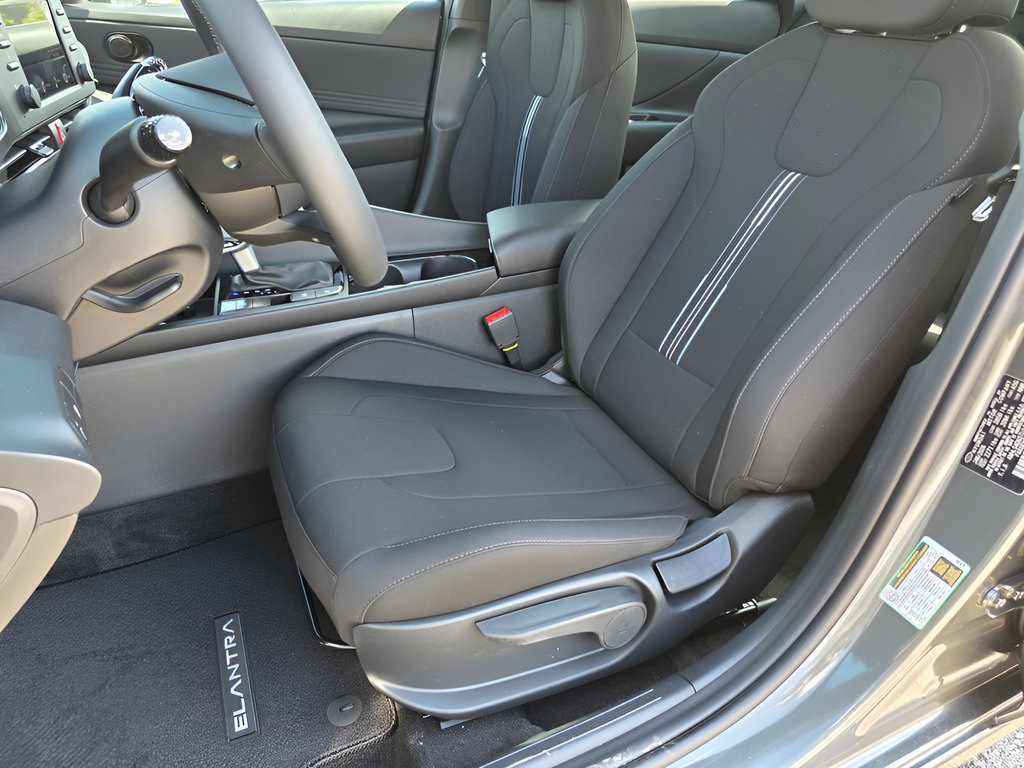 New 2026 Hyundai Elantra SEL Sport Premium FWD image 13