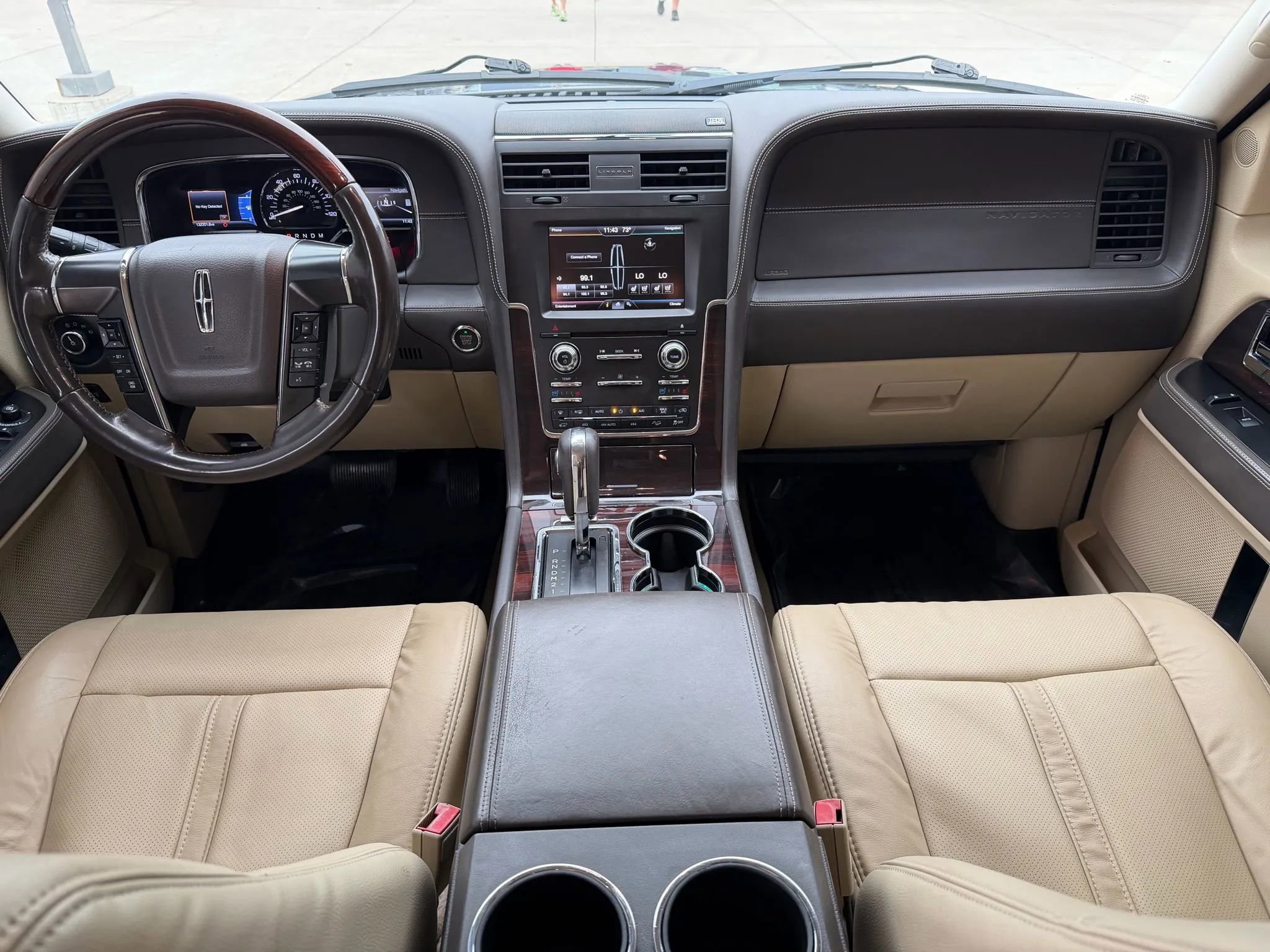 Used 2015 Lincoln Navigator L 4WD w/ Equipment Group 101A Reserve image 17