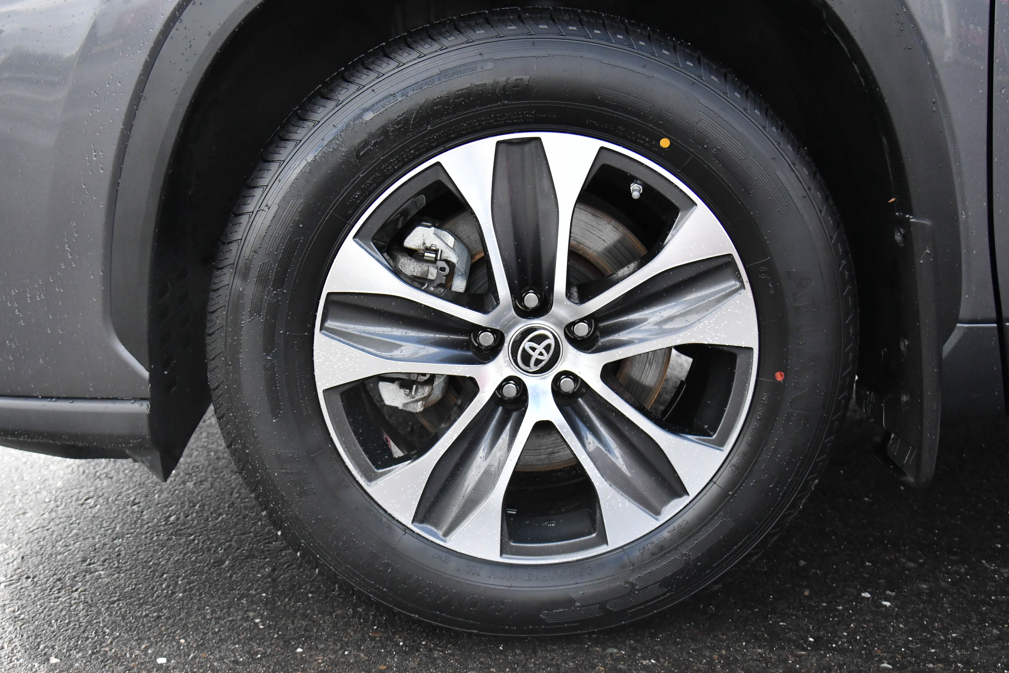 Used 2023 Toyota Highlander XLE AWD/4WD image 12