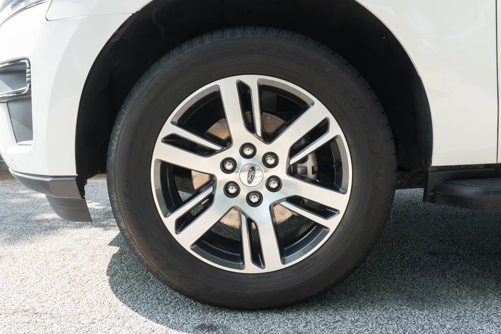 Used 2024 Ford Expedition Max XLT RWD image 2