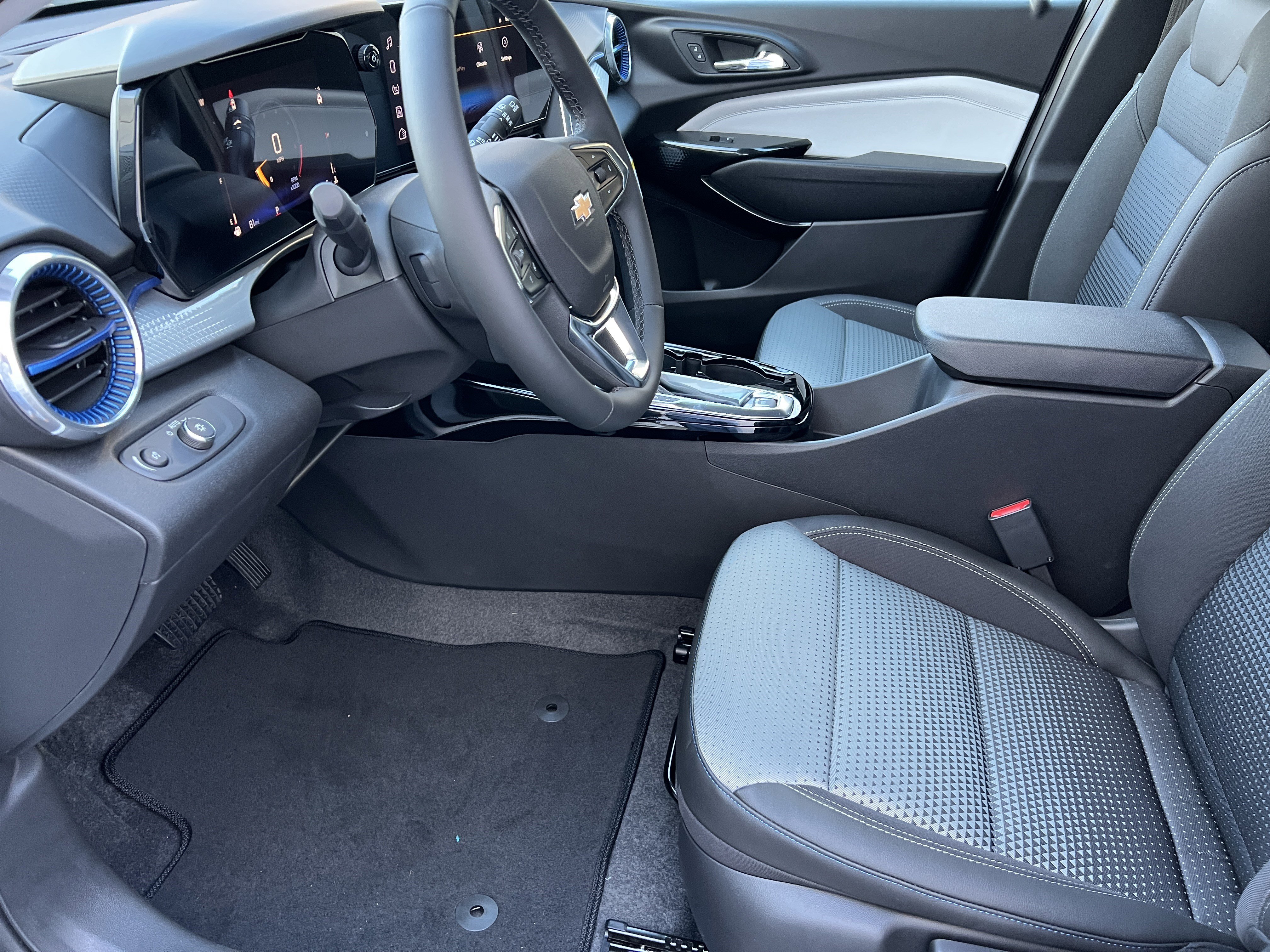 New 2026 Chevrolet Trax LT w/ Driver Confidence Package image 13