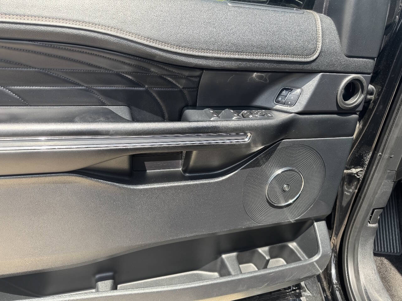 Used 2018 Ford Expedition Max Platinum AWD/4WD image 13