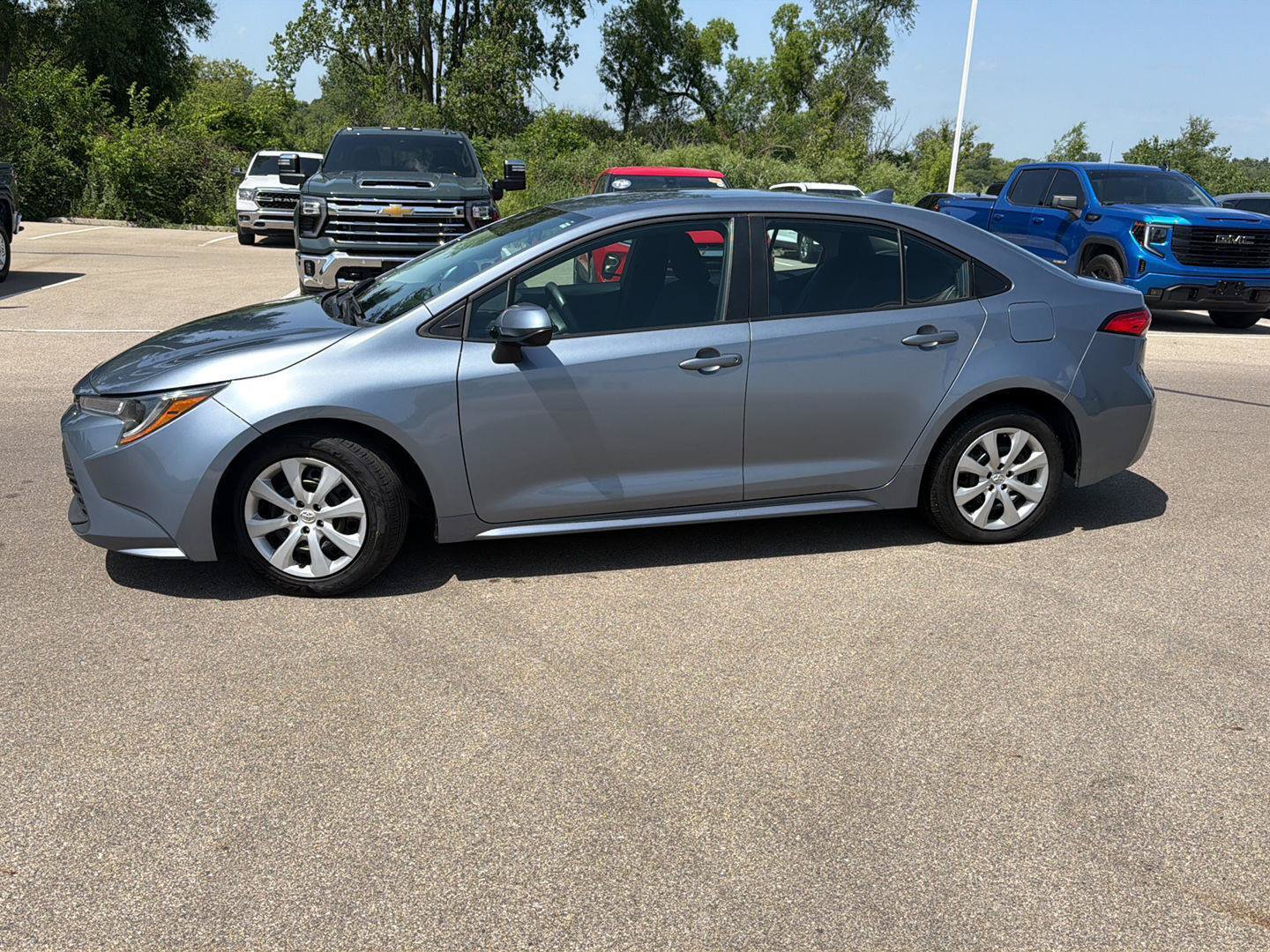 Used 2024 Toyota Corolla LE FWD image 2