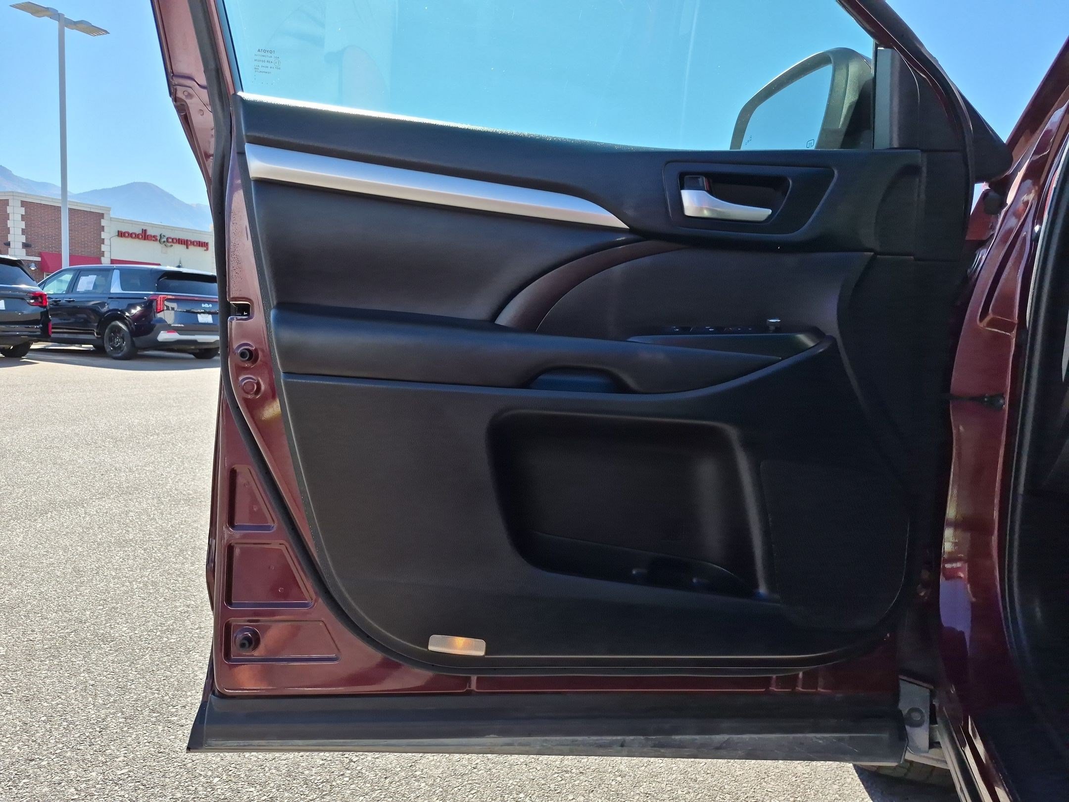 Used 2019 Toyota Highlander XLE AWD/4WD image 14