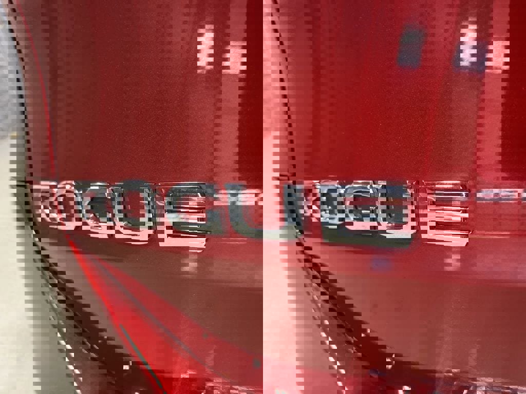 Used 2016 Nissan Rogue SV w/ SV Premium Package image 37