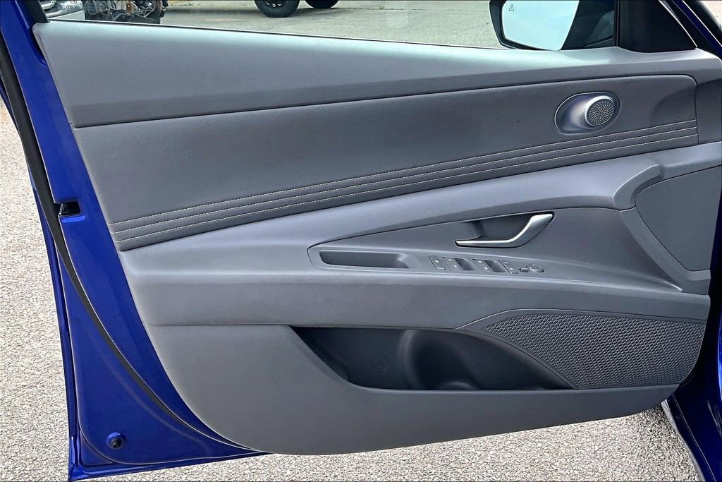 Used 2025 Hyundai Elantra SEL image 19