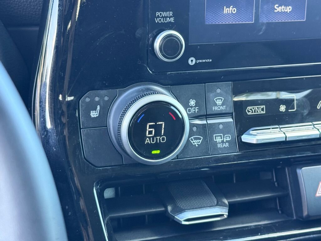 Used 2021 Toyota Highlander XLE image 8