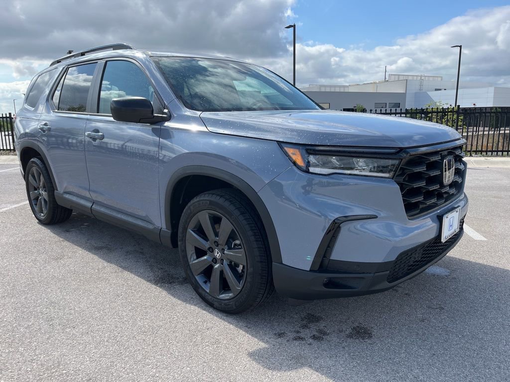 Certified 2025 Honda Pilot Sport image 3