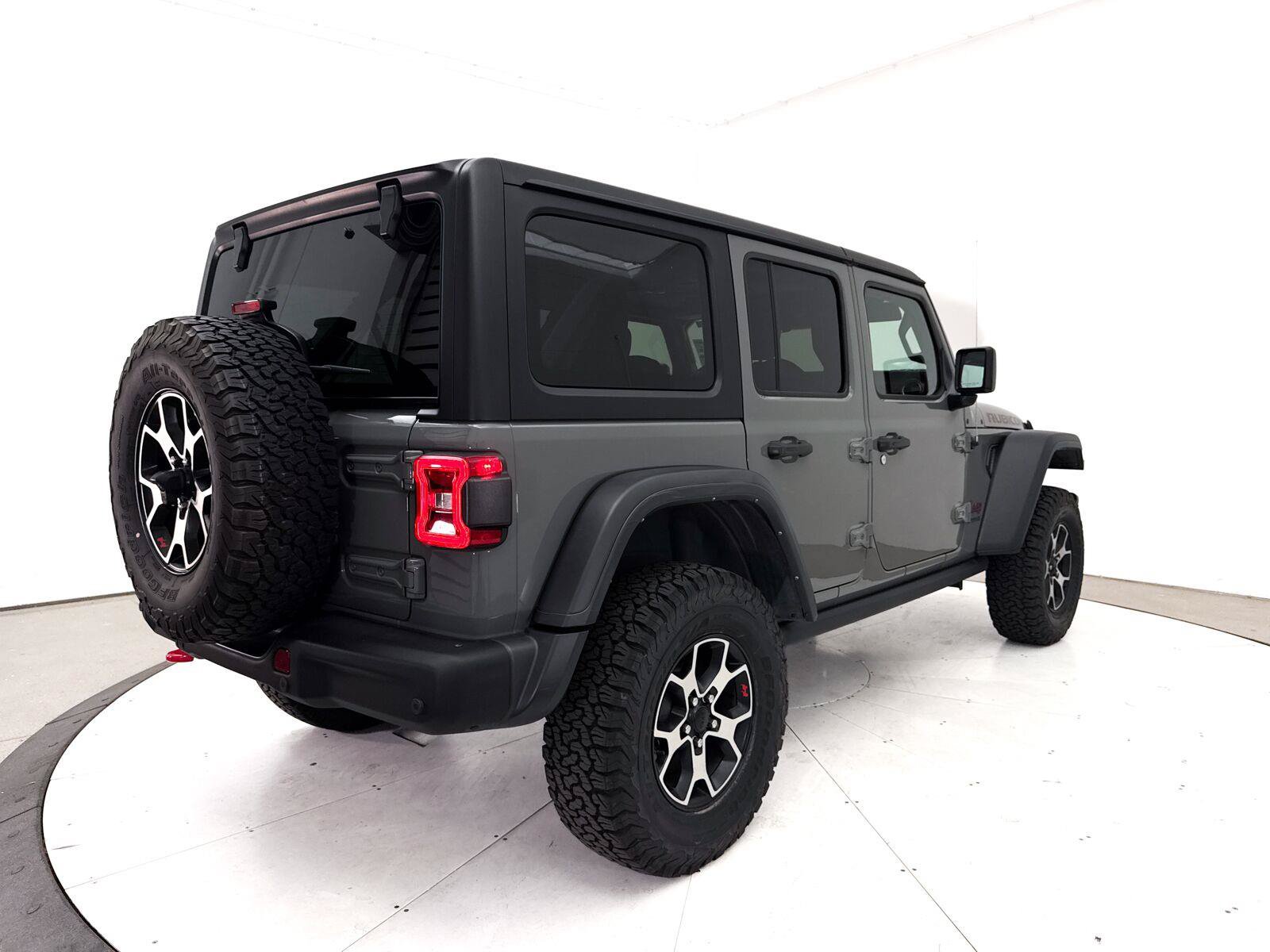 Used 2022 Jeep Wrangler Unlimited Rubicon w/ Steel Bumper Group AWD/4WD image 18