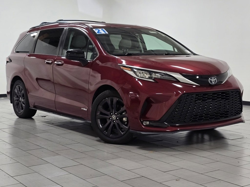 Certified 2021 Toyota Sienna XSE image 2