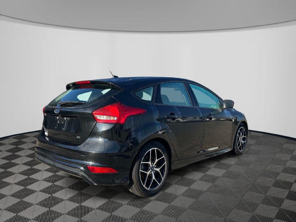 Used 2015 Ford Focus SE w/ SE Sport Package FWD image 6