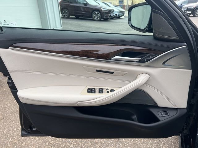 Used 2018 BMW M550i xDrive image 23