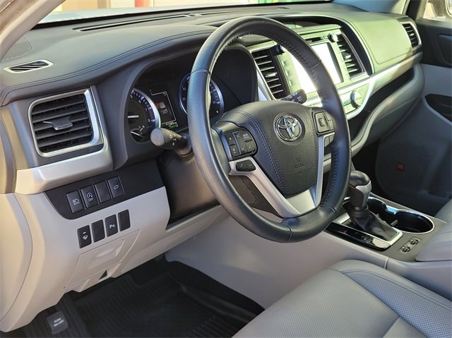 Used 2019 Toyota Highlander Limited image 10