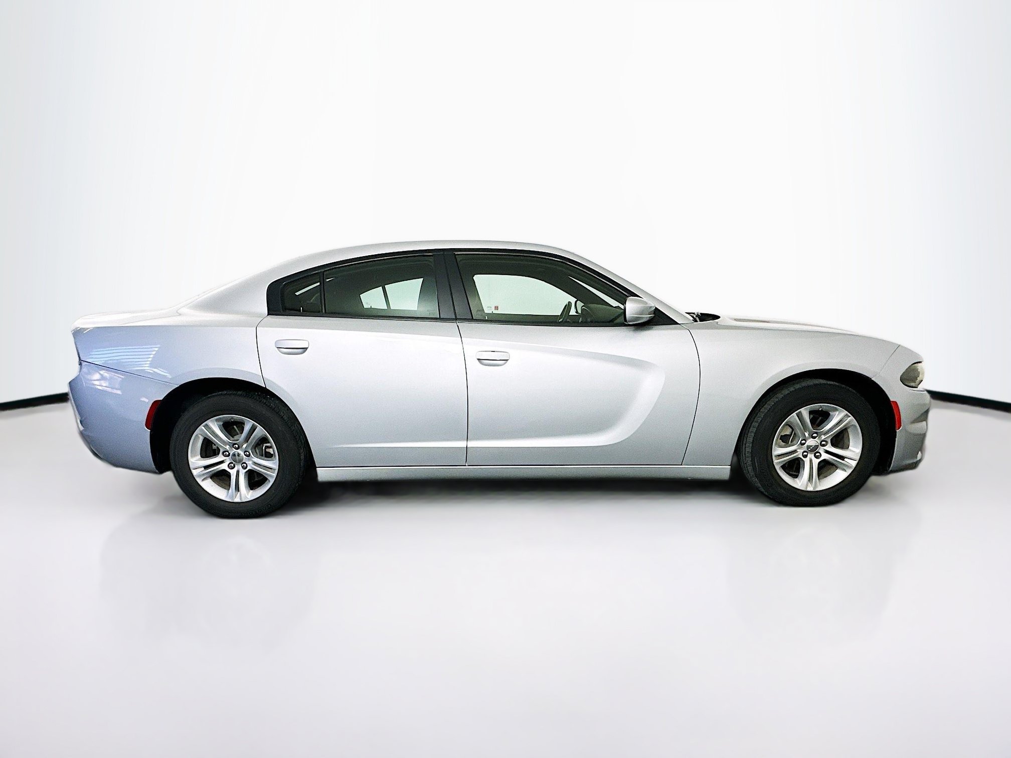 Used 2022 Dodge Charger SXT RWD image 10