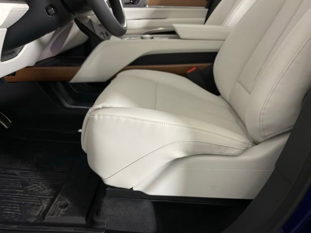 New 2026 Cadillac Vistiq Sport w/ LPO, Floor Liner Package image 26