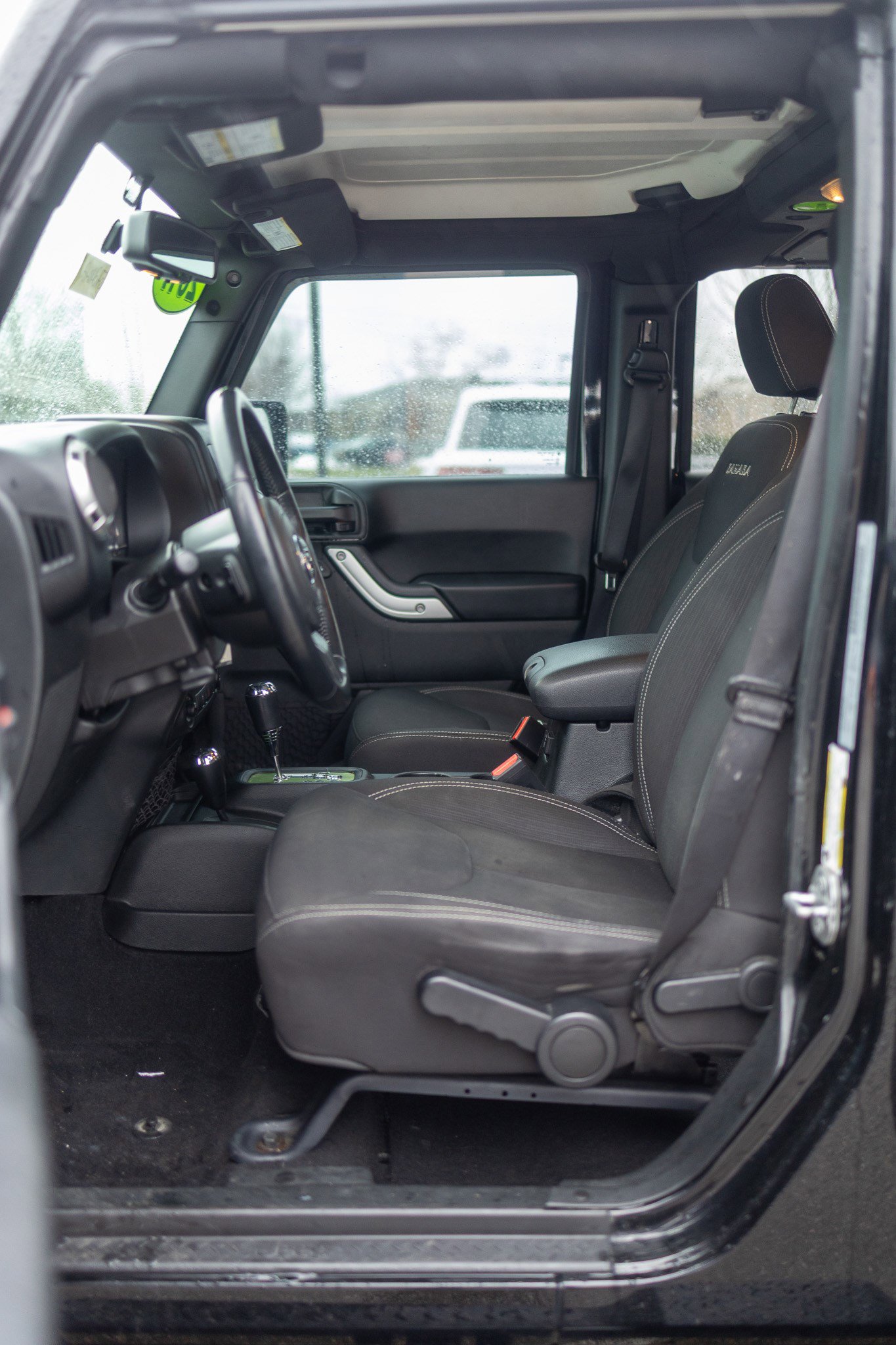 Used 2017 Jeep Wrangler Unlimited Sahara w/ Connectivity Group image 17