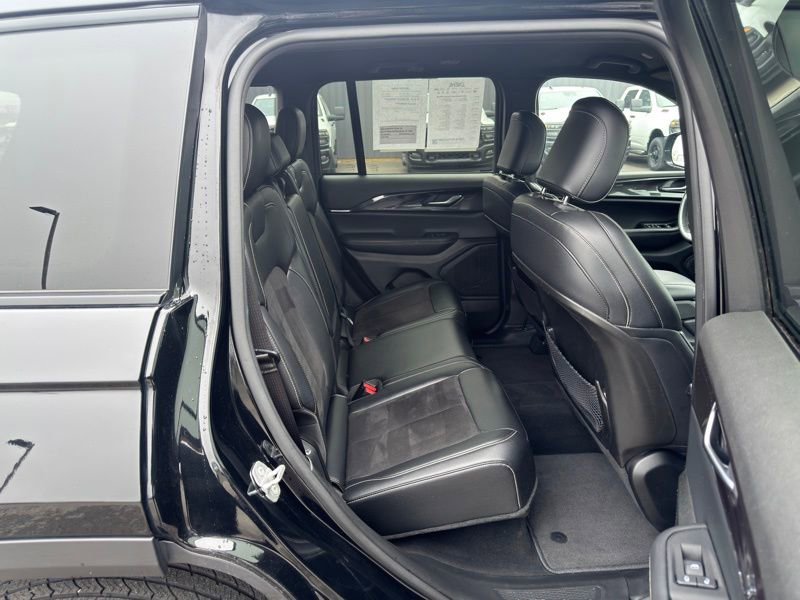 Used 2023 Jeep Grand Cherokee Altitude image 33