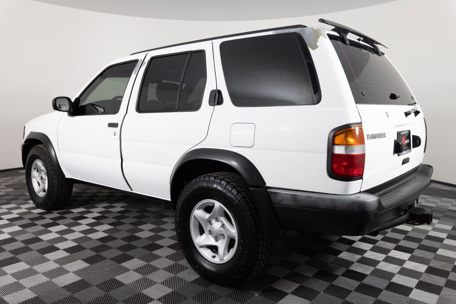 Used 1997 Nissan Pathfinder LE AWD/4WD image 4