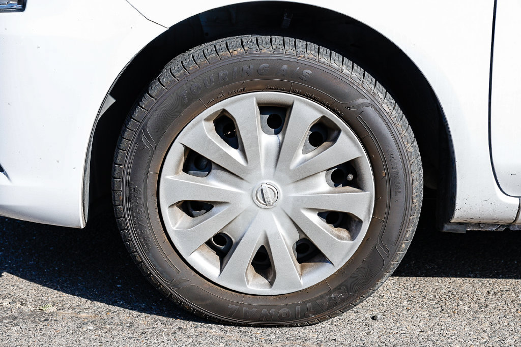 Used 2019 Nissan Versa SV FWD image 9