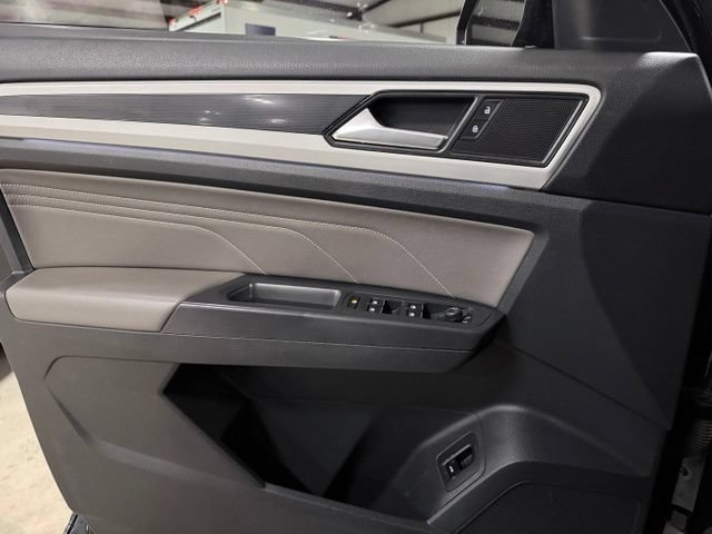 Used 2021 Volkswagen Atlas Cross Sport SEL R-Line w/ Luggage Net & Mats Package FWD image 27