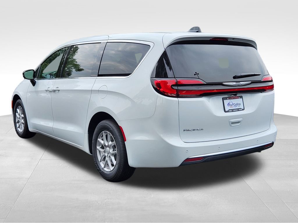 New 2026 Chrysler Pacifica Select image 3