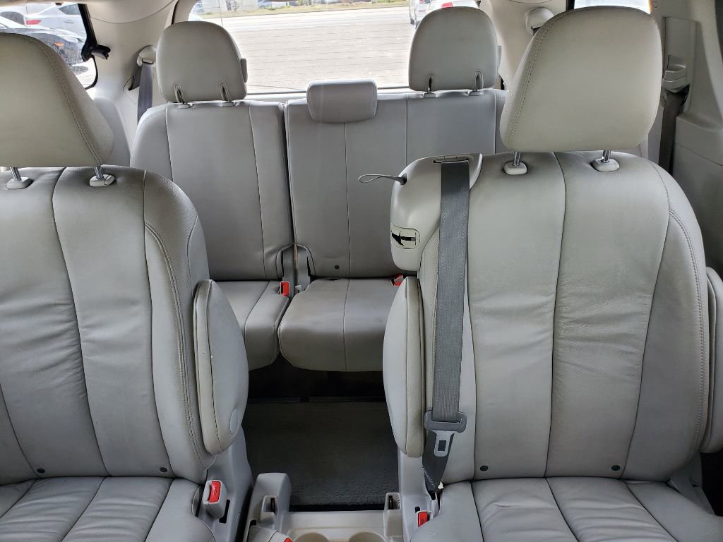 Used 2012 Toyota Sienna XLE FWD image 22