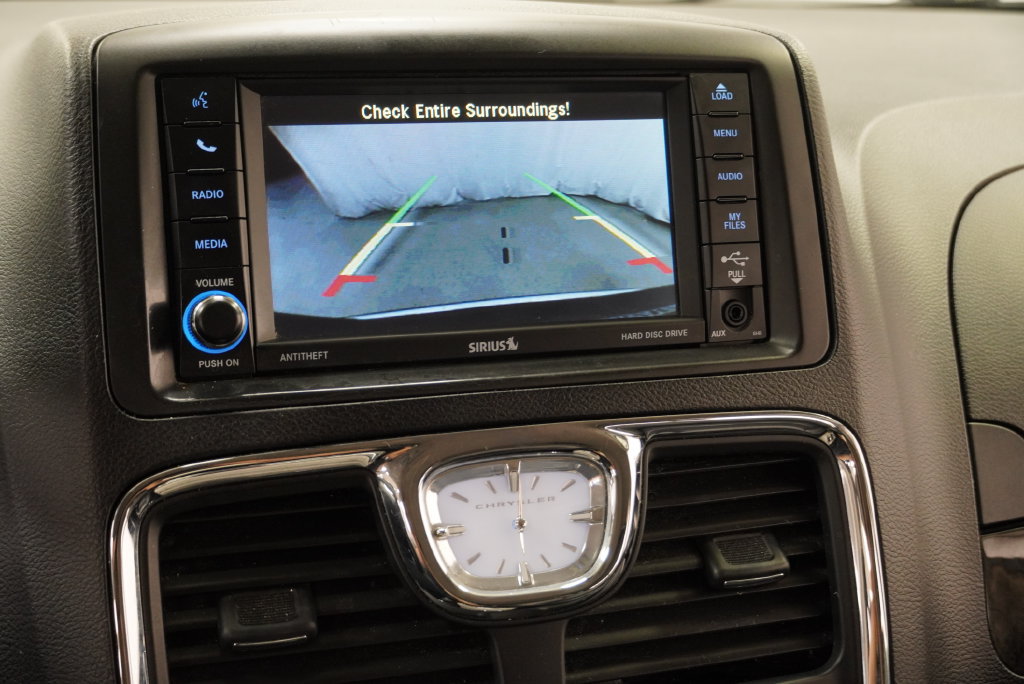 Used 2016 Chrysler Town & Country Touring w/ Driver Convenience Group FWD image 25