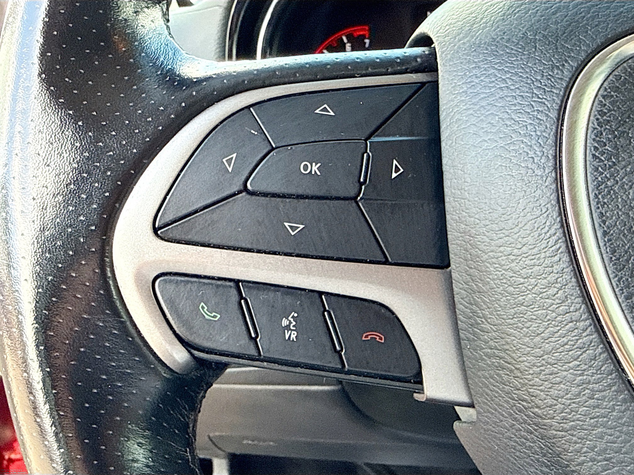 Used 2022 Dodge Durango SXT image 37